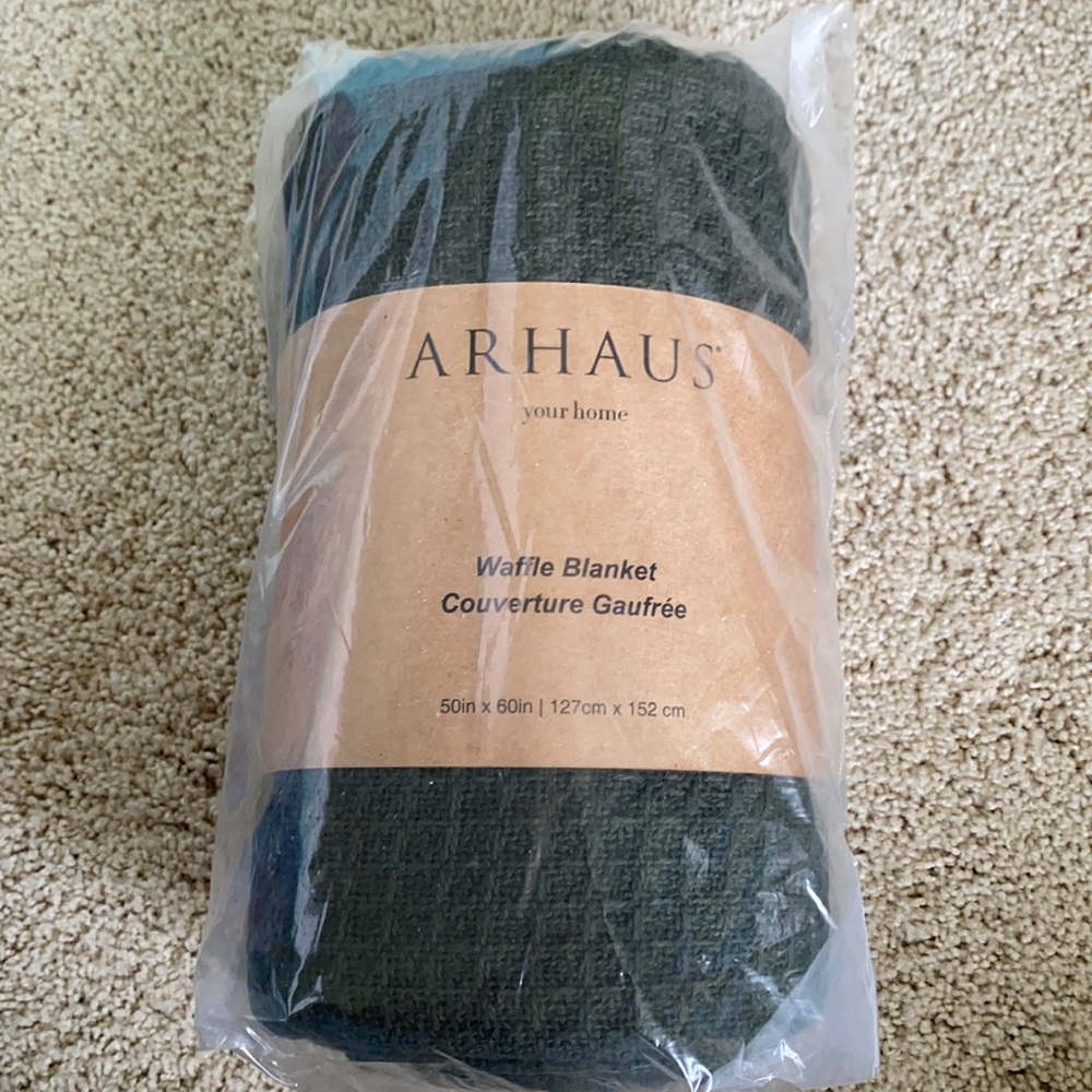 ARHAUS WAFFLE KNIT THROW BLANKET